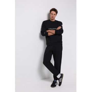 Pantaloni de trening cu buzunare laterale Pantaloni de trening cu buzunare laterale