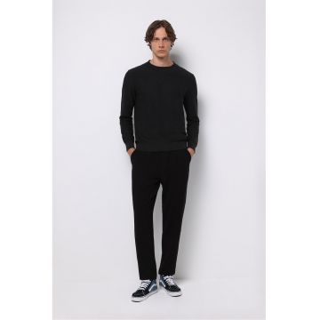 Pantaloni de trening cu croiala dreapta si snur de ajustare Pantaloni de trening cu croiala dreapta si snur de ajustare