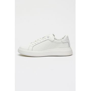 Pantofi sport low-cut de piele cu aspect masiv si monograma Pantofi sport low-cut de piele cu aspect masiv si monograma
