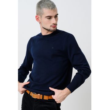 Pulover din lana cu decolteu la baza gatului Pulover din lana cu decolteu la baza gatului