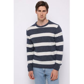 Pulover tricotat fin cu model in dungi Pulover tricotat fin cu model in dungi