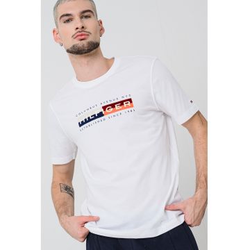 Tricou cu decolteu la baza gatului si imprimeu Tricou cu decolteu la baza gatului si imprimeu