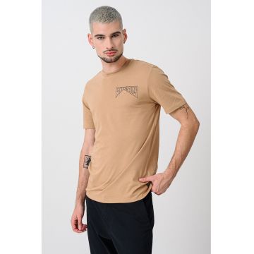 Tricou de bumbac organic cu logo pe piept Tricou de bumbac organic cu logo pe piept