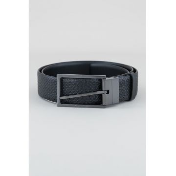 Curea de piele cu logo stantat Curea de piele cu logo stantat