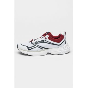 Pantofi sport cu insertii din plasa Pantofi sport cu insertii din plasa