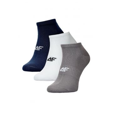 Set Sosete Barbati  Sportstyle - 3 Perechi - Bumbac Elastic - Multicolor - Marimi 39-46 - Confort si Rezistenta Set Sosete Barbati  Sportstyle - 3 Perechi - Bumbac Elastic - Multicolor - Marimi 39-46 - Confort si Rezistenta