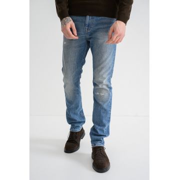 Blugi cu talie medie si aspect deteriorat