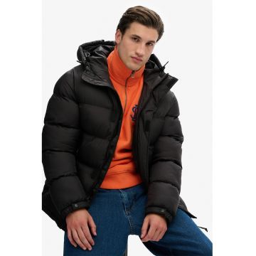 Geaca bufanta rezistenta la apa cu gluga Geaca bufanta rezistenta la apa cu gluga