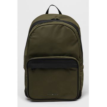 Rucsac cu buzunar exterior si detaliu logo