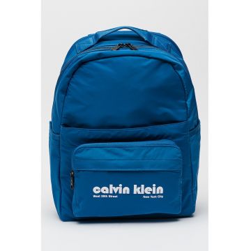 Rucsac cu imprimeu logo si buzunar exterior Rucsac cu imprimeu logo si buzunar exterior