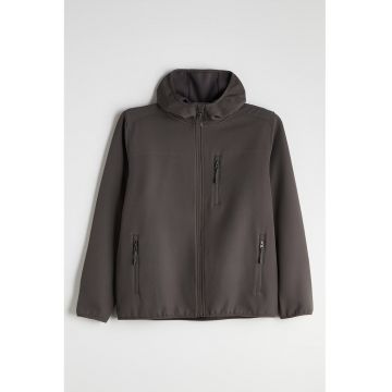 Jacheta cu gluga si buzunar pe piept Jacheta cu gluga si buzunar pe piept