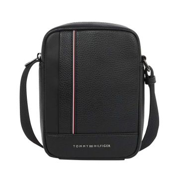 Geantă crossbody bărbați Tommy Hilfiger neagră 3420BGEA3632N Geantă crossbody bărbați Tommy Hilfiger neagră 3420BGEA3632N