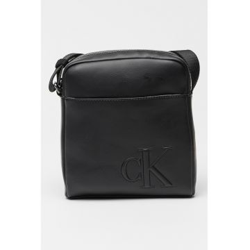 Geanta crossbody cu monograma logo in relief - Negru