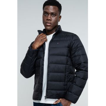 Jacheta usoara cu umplutura de puf si detaliu cu logo discret - Negru