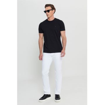 Tricou regular-fit cu decolteu la baza gatului - Negru