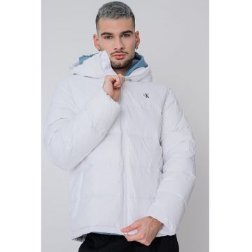 Geaca cu umplutura de puf - finisaj rezistent la apa si fermoar - Alb