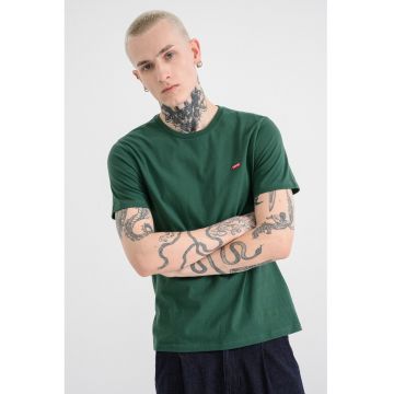 Tricou cu decolteu la baza gatului