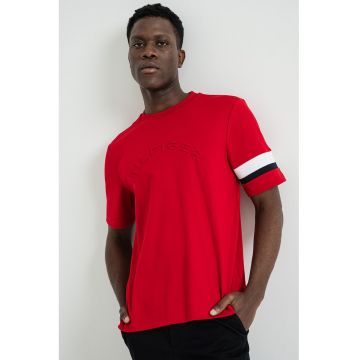 Tricou cu logo brodat - Rosu vermillion