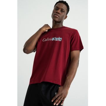 Tricou relaxed fit cu imprimeu logo pe piept - Visiniu