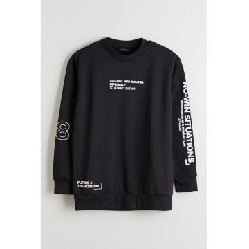 Bluza de trening cu decolteu la baza gatului si imprimeu text - Negru/Alb optic