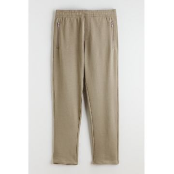 Pantaloni de trening cu croiala dreapta si buzunare cu fermoar - Grej