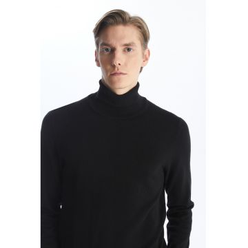 Pulover tricotat fin cu guler inalt - Negru