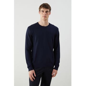 Pulover tricotat fin cu model uni - Bleumarin