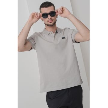 Tricou polo din amestec de bumbac organic cu logo discret
