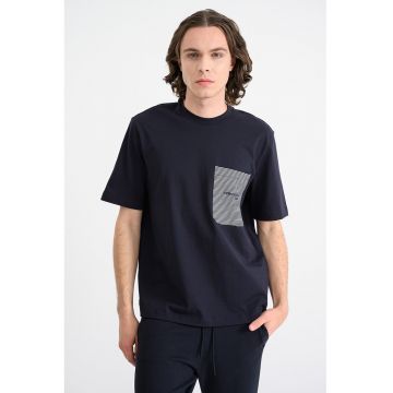 Tricou relaxed-fit cu buzunar pe piept - Alb/Albastru ultramarin