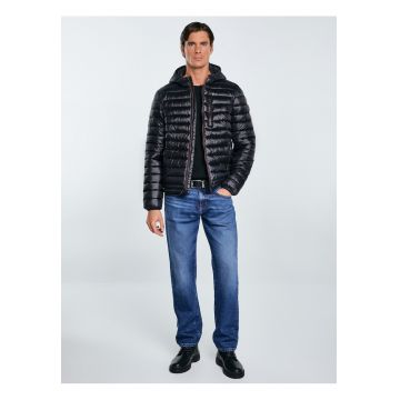 Geaca matlasata cu gluga