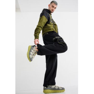 Pantaloni de trening cu buzunare cargo Unleash The Shark - Negru