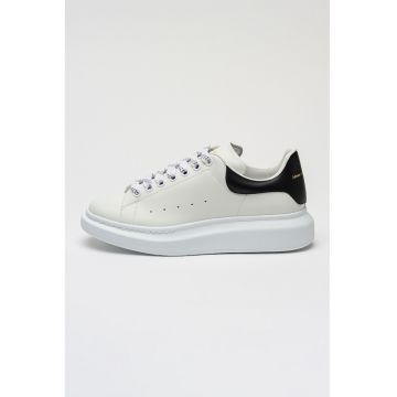 Pantofi sport low-cut din piele cu talpa wedge - Alb/Negru