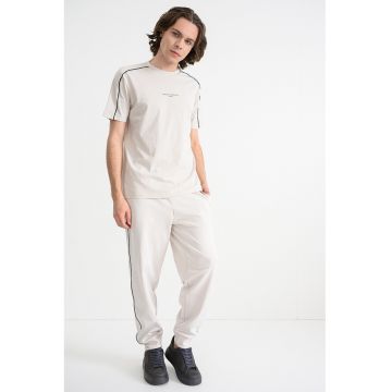 Tricou de bumbac cu decolteu la baza gatului si logo - Negru/Alb murdar