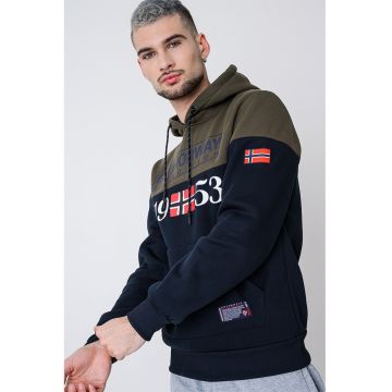 Hanorac cu buzunar kangaroo si imprimeu Greg - Alb/Kaki inchis/Bleumarin