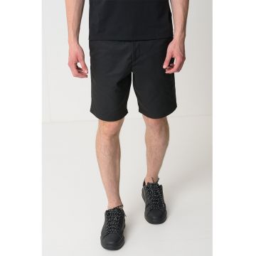 Pantaloni scurti cu model uni si buzunare laterale - Negru