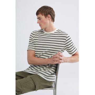 Tricou cu decolteu la baza gatului si dungi - Alb/Negru