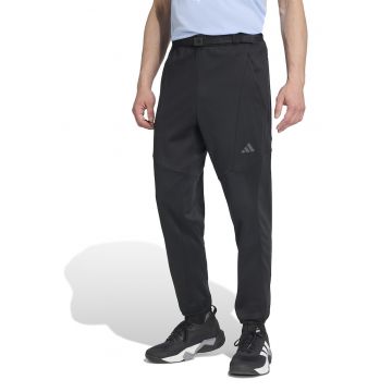 Pantaloni de trening cu buzunare laterale si logo - Negru
