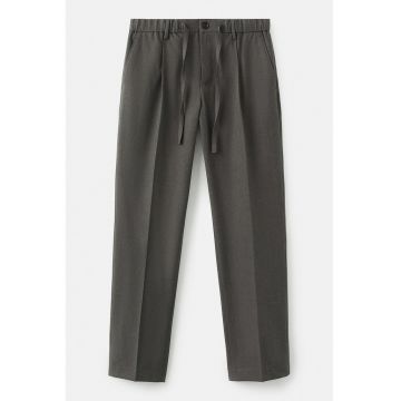 Pantaloni conici cu buzunare laterale si model uni - Gri inchis