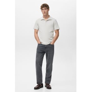 Tricou cu model uni si guler deschis - Alb