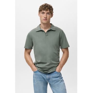 Tricou cu model uni si guler deschis - Verde pal