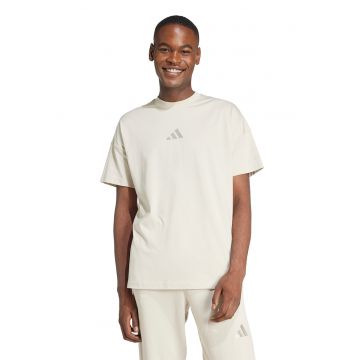 Tricou lejer cu decolteu la baza gatului All Szn - Crem