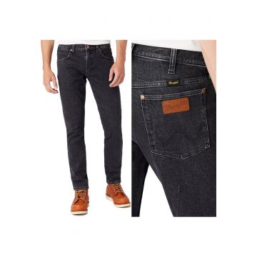 Blugi bărbați Wrangler  Slim Tapered - negru - Negru