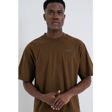 Tricou din amestec de bumbac organic cu logo discret pe piept - Maro inchis