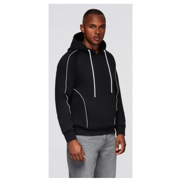 Hanorac cu cusaturi contrastante si gluga  OM-SSNZ-0244 - Negru