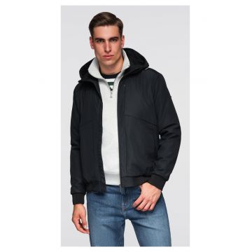 Jacheta usoara cu gluga si captuseala din plasa  C640 - Negru