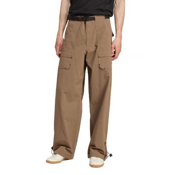 Pantaloni cargo cu o curea Essentials - Maro deschis