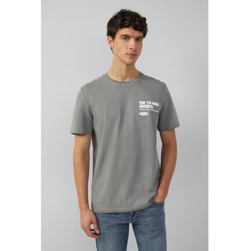 Tricou cu decolteu la baza gatului si detaliu grafic - Rosu/Alb/Gri inchis