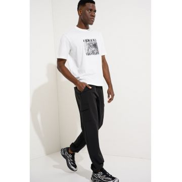 Tricou cu logo si decolteu la baza gatului - Alb/Negru/Gri inchis