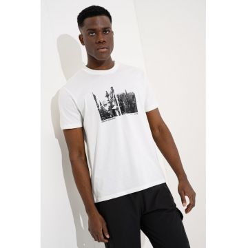 Tricou regular fit cu model grafic - Alb/Negru stins