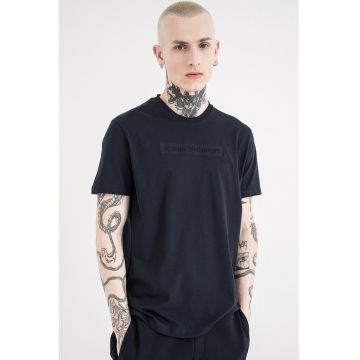 Tricou regular fit de bumbac cu logo pe piept - Bleumarin